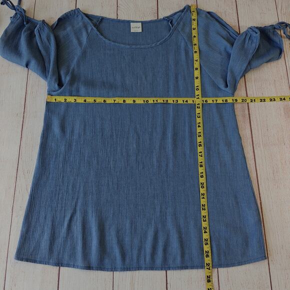 Kaileigh chambray cold shoulder blouse sz L - Picture 7 of 8